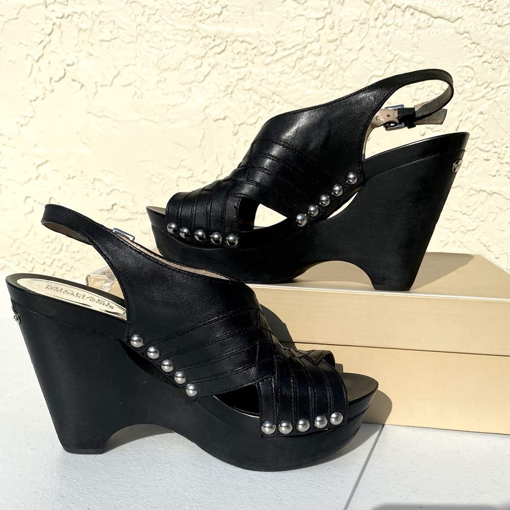 Michael Kors black leather “Harlow” sandal, size 8 1/2M